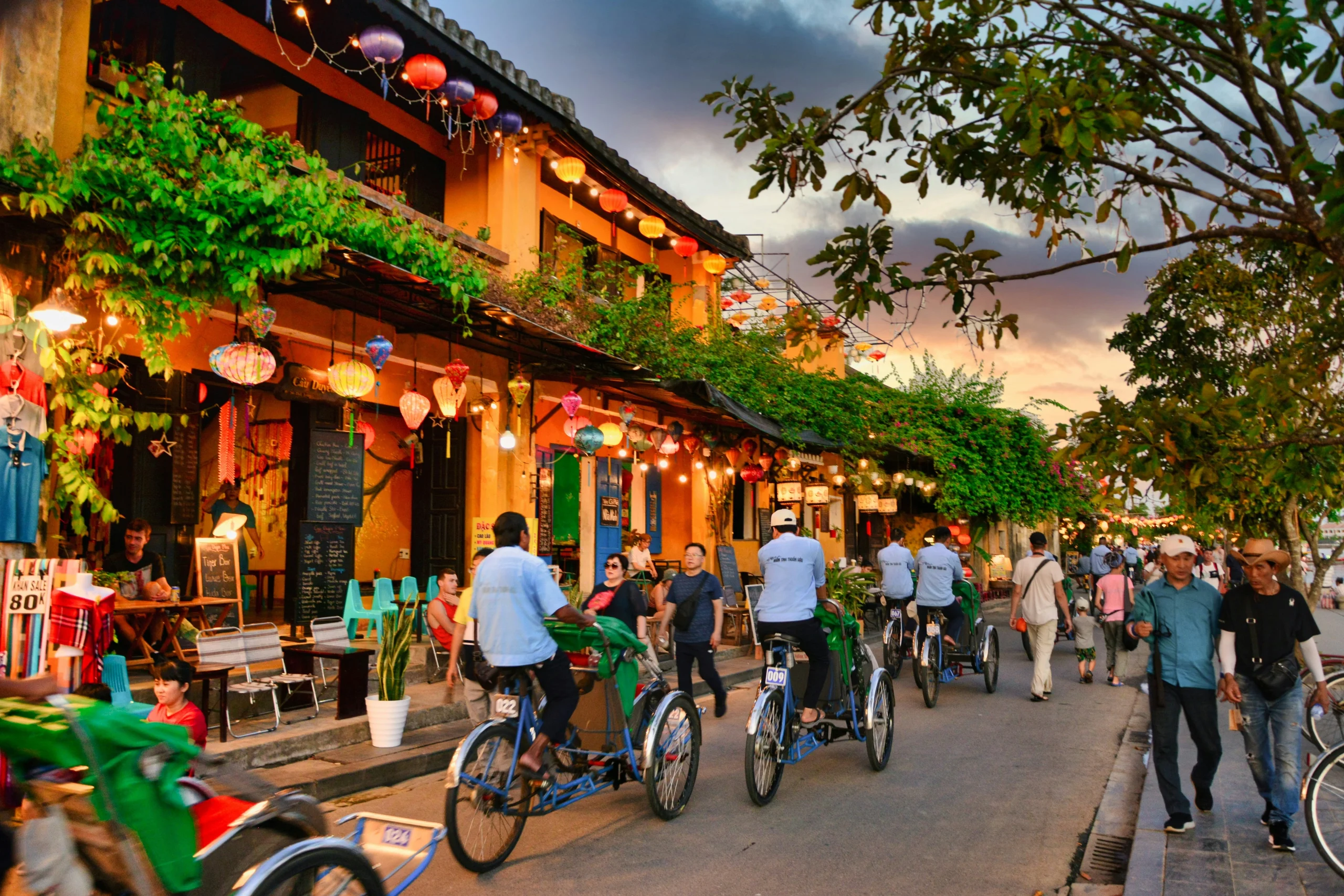 LIGHTS & BITES OF HOI AN: AN IMMERSIVE LANTERN CRAFT & CULINARY JOURNEY