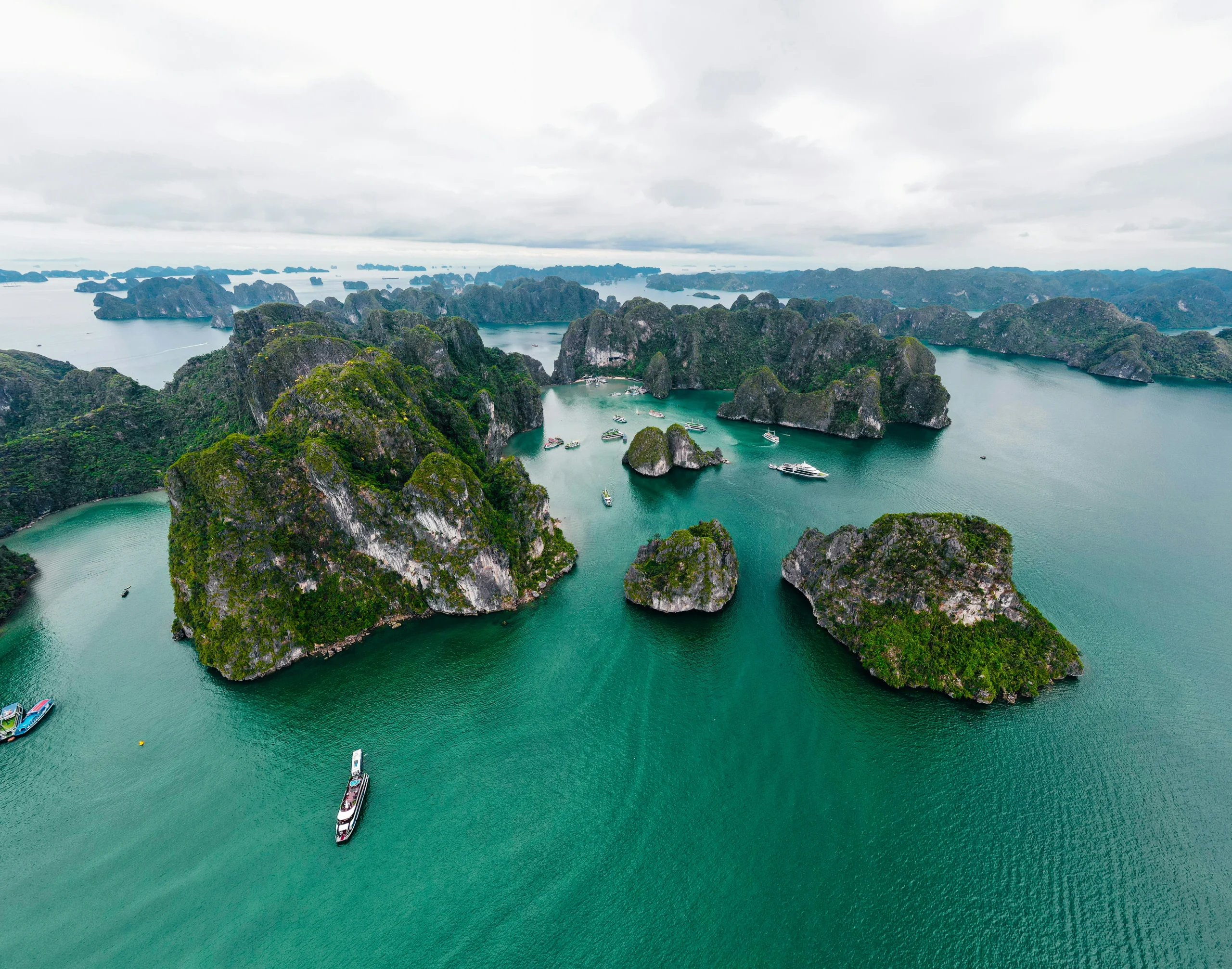VIETNAM UNVEILED: 12 DAYS FROM NORTHERN PEAKS TO CENTRAL COASTS